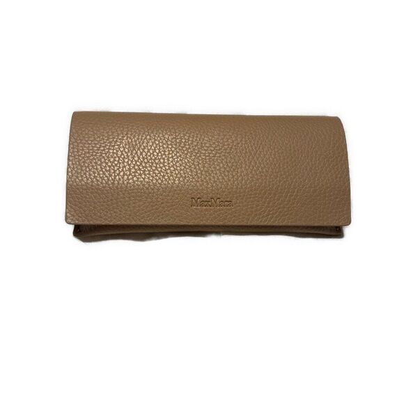 MAX MARA Beige Tan Pebbled Leatherette Glasses Sunglasses Case Magnetic Closure - Picture 1 of 1